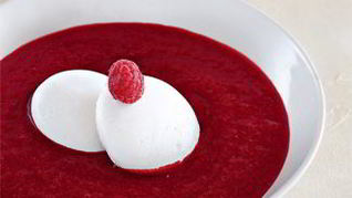 Суп из малины с безе