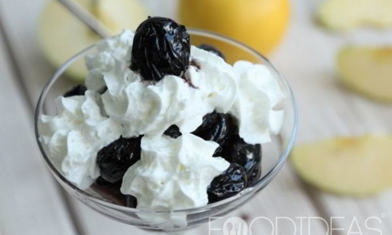 Рецепт десерта с черносливом и мороженым