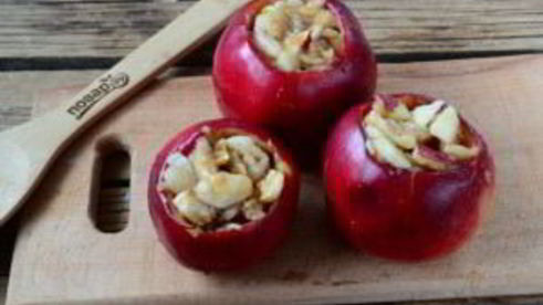 фаршированные яблоки в духовке