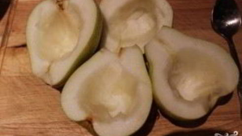 груша, запеченная с креветками и сыром