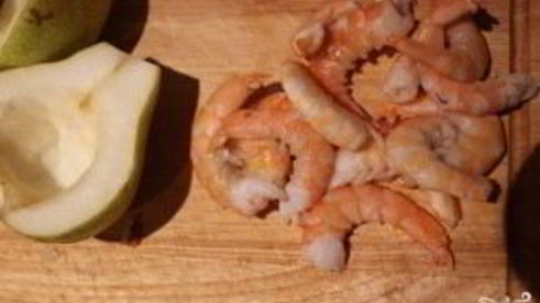 груша, запеченная с креветками и сыром