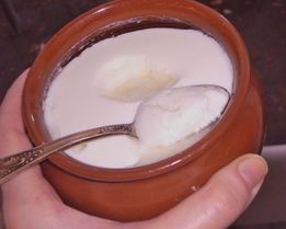 Йогурт в глиняных горшочках