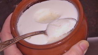 Йогурт в глиняных горшочках