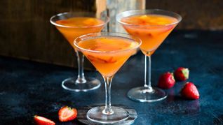 Коктейль Парящие в сангрии фрукты