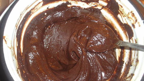 конфеты с двумя видами шоколада, с орехами и сухофруктами