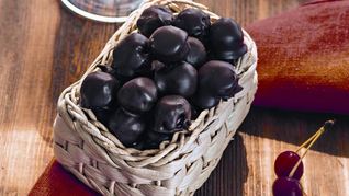 Конфеты Шоколадная вишня в коньяке