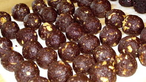 конфеты шоколадные с грецкими орехами и миндальным ликером