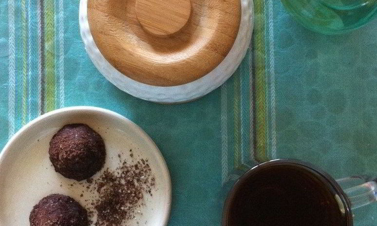 Рецепт полезных конфет из фиников и бананов