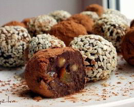 Шоколадные конфеты с курагой и орехами