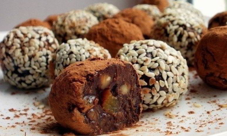 Рецепт шоколадных конфет с курагой и орехами