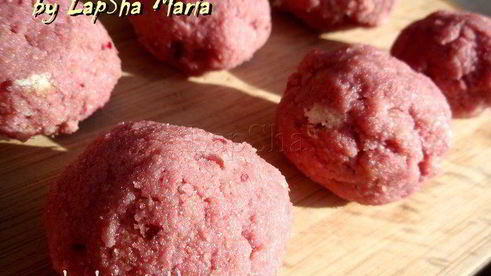 вишневые бисквитные конфеты в шоколаде