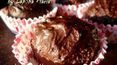 вишневые бисквитные конфеты в шоколаде