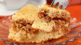 Бисквит с яблоками и кофейным кремом