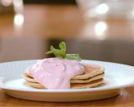 Блинчики со сливочно-вишневым кремом