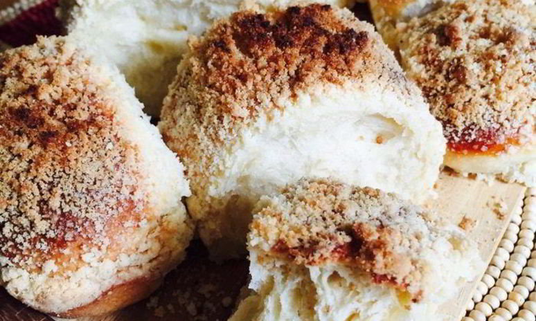 Рецепт булочек с ароматным штрейзелем и ванильным заварным кремом