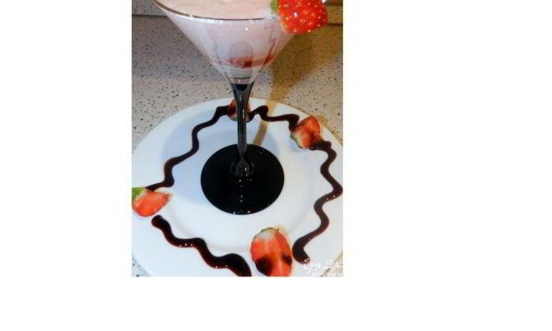 Рецепт клубничной пены с ликером и бальзамическим кремом