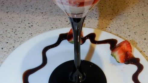 клубничная пена с ликером и бальзамическим кремом