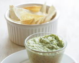 Крем из авокадо с чипсами