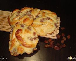 Ленивые булочки с заварным кремом и изюмом