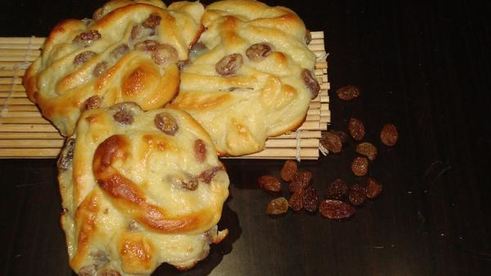 ленивые булочки с заварным кремом и изюмом