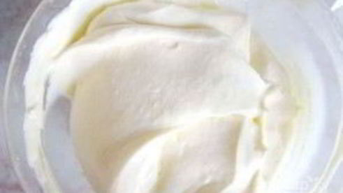 нежный крем, напоминающий пломбир