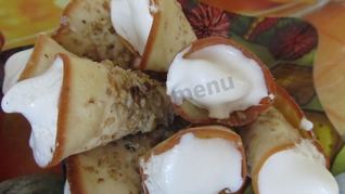 Ореховые трубочки с белковым кремом