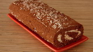 Рулет бисквитный с какао и сливочным кремом