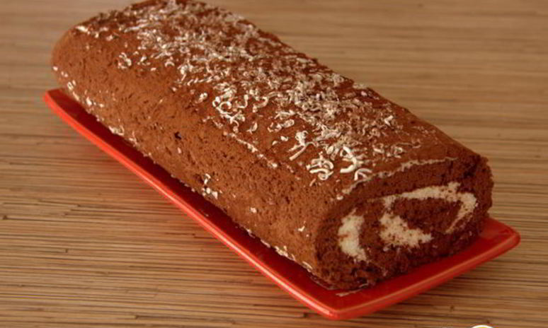 Рецепт рулета бисквитного с какао и сливочным кремом