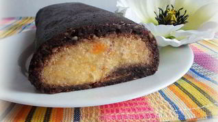 Шоколадный рулет с абрикосовым кремом