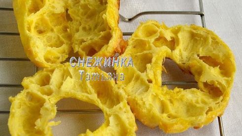 сырные заварные колечки со сливочным кремом, сыром джюгас и форелью