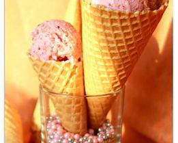 Домашнее йогуртовое мороженое с клубникой и киноа