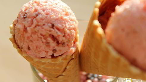 домашнее йогуртовое мороженое с клубникой и киноа