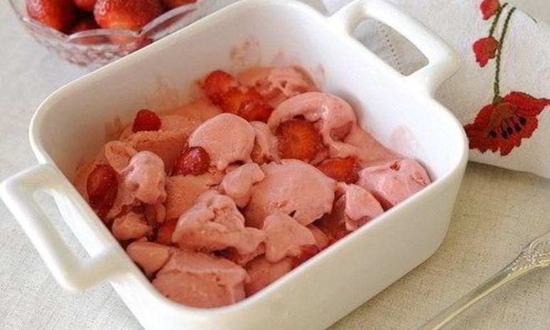 Рецепт домашнего клубничного мороженого