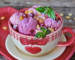 Домашнее мороженое из свеклы с клюквой, апельсином и кленовым сиропом