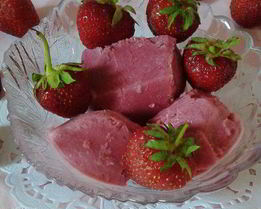 Домашнее мороженое из ягод и йогурта