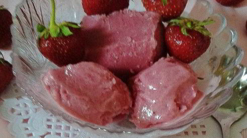 домашнее мороженое из ягод и йогурта