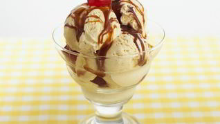 Домашнее мороженое с фруктами