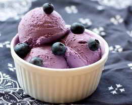 Фасолевое мороженое с черникой