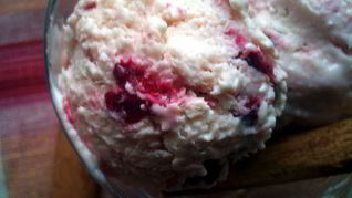 Йогуртовое мороженое с вишней