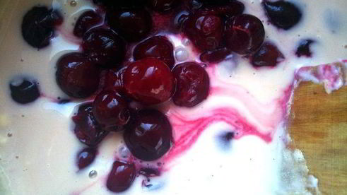 йогуртовое мороженое с вишней