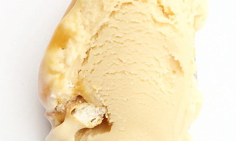 Рецепт карамельного мороженого с солеными претцелями и карамельной прослойкой