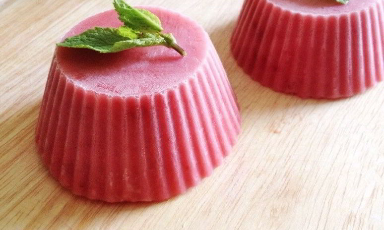 Рецепт клубнично-ревеневого мороженого