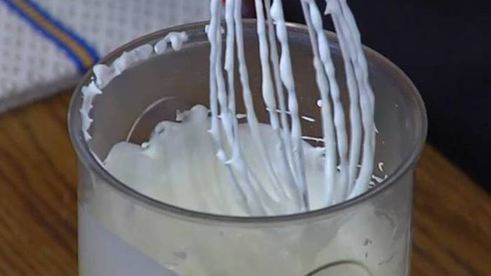 клубничное мороженое с базиликом