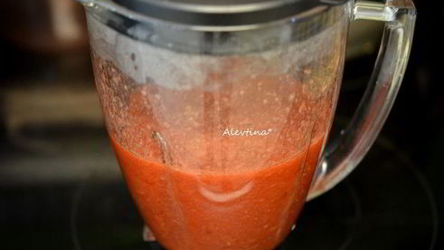 клубничное мороженое с коричневым сахаром