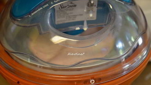 клубничное мороженое с коричневым сахаром