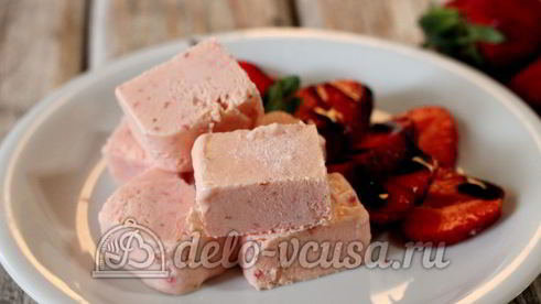 клубничное мороженое