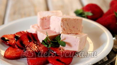 клубничное мороженое