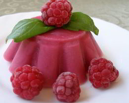 Малиновое мороженое с базиликом