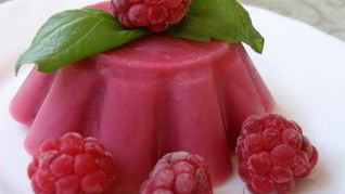 Малиновое мороженое с базиликом