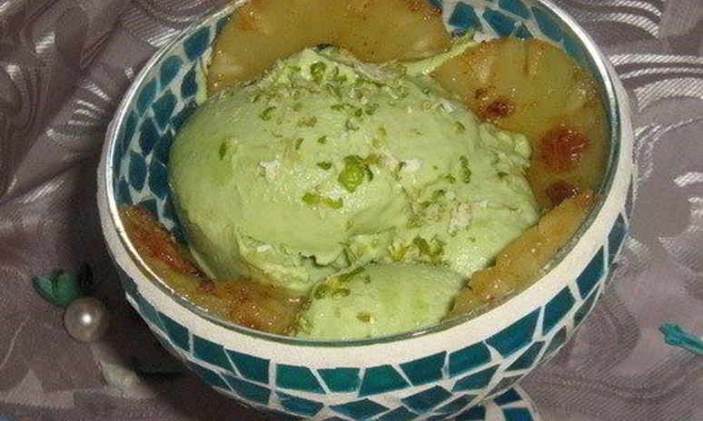 Рецепт мороженого из авокадо с жареным ананасом